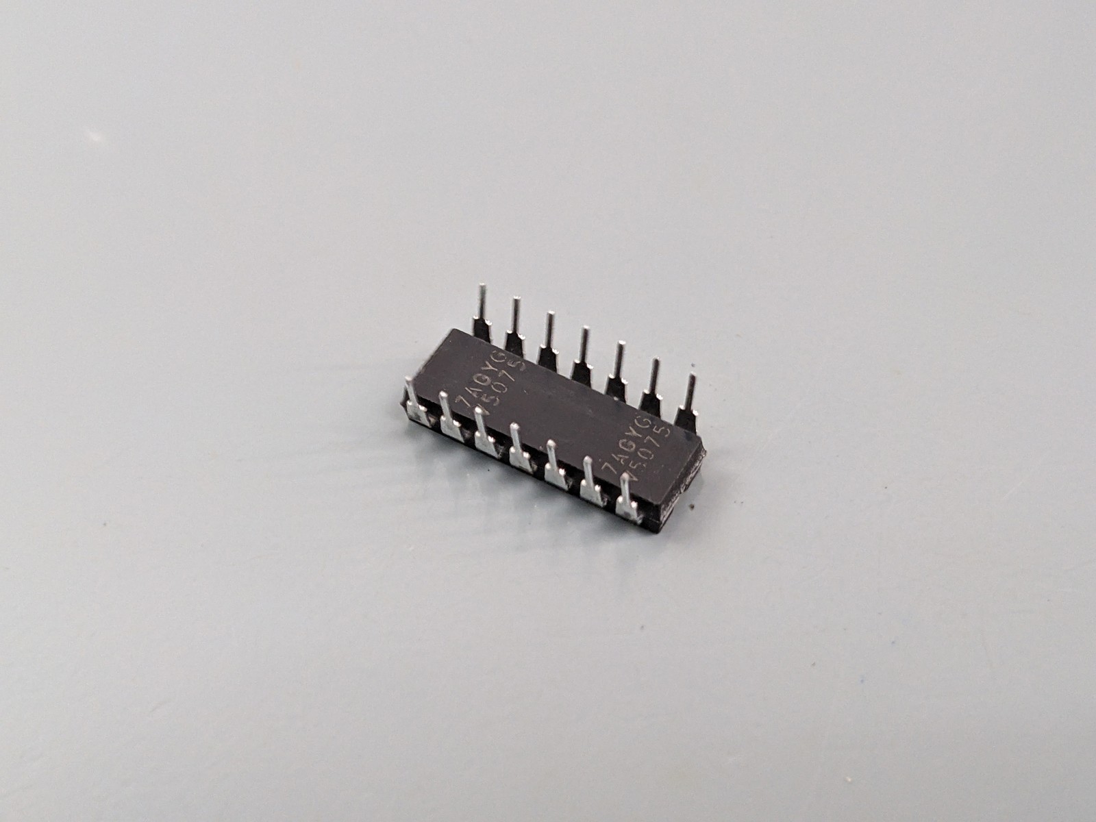 (2) RCA CD74HC00E Quad 2-Input NAND Gate ICs
