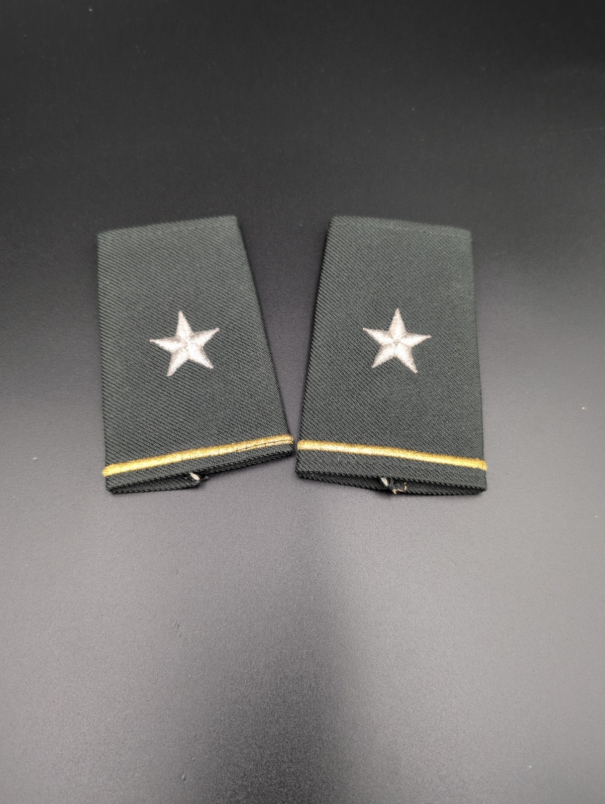 ARMY BRIGADIER GENERAL GRADE SHOULDER MARK PAIR SMALL GREEN BACKGROUND :KY24-8