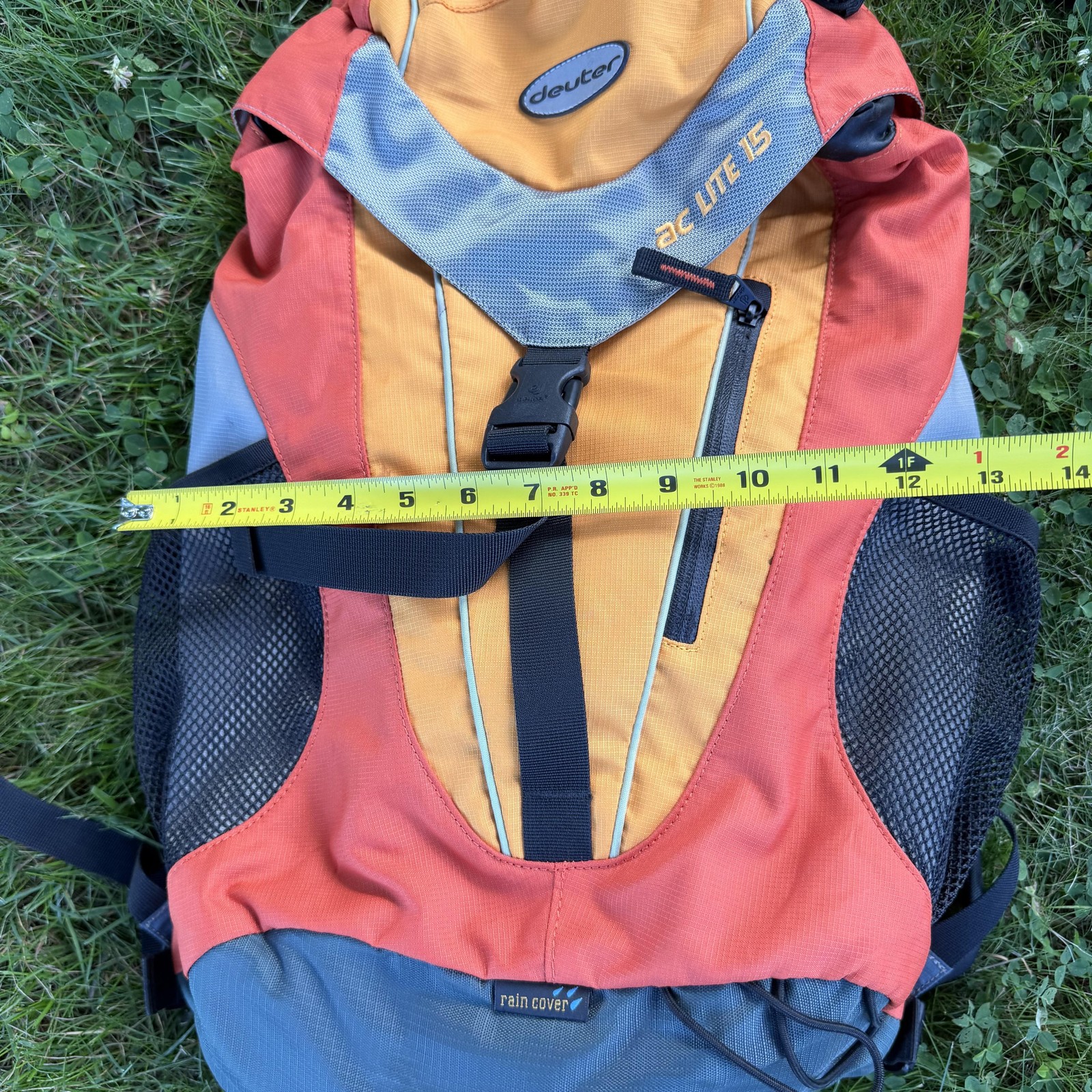 Deuter AC Lite 15 Hiking Backpack 15L Hydration Pack CamelBak 70 oz Rain Cover
