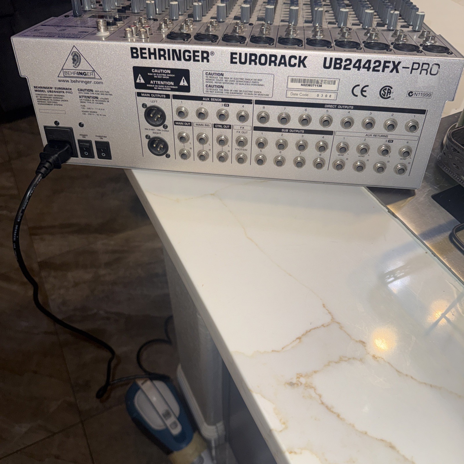 Behringer Eurorack UB2442FX-PRO 24 Input / Line Mixer 24 Bit Multi-FX Processor