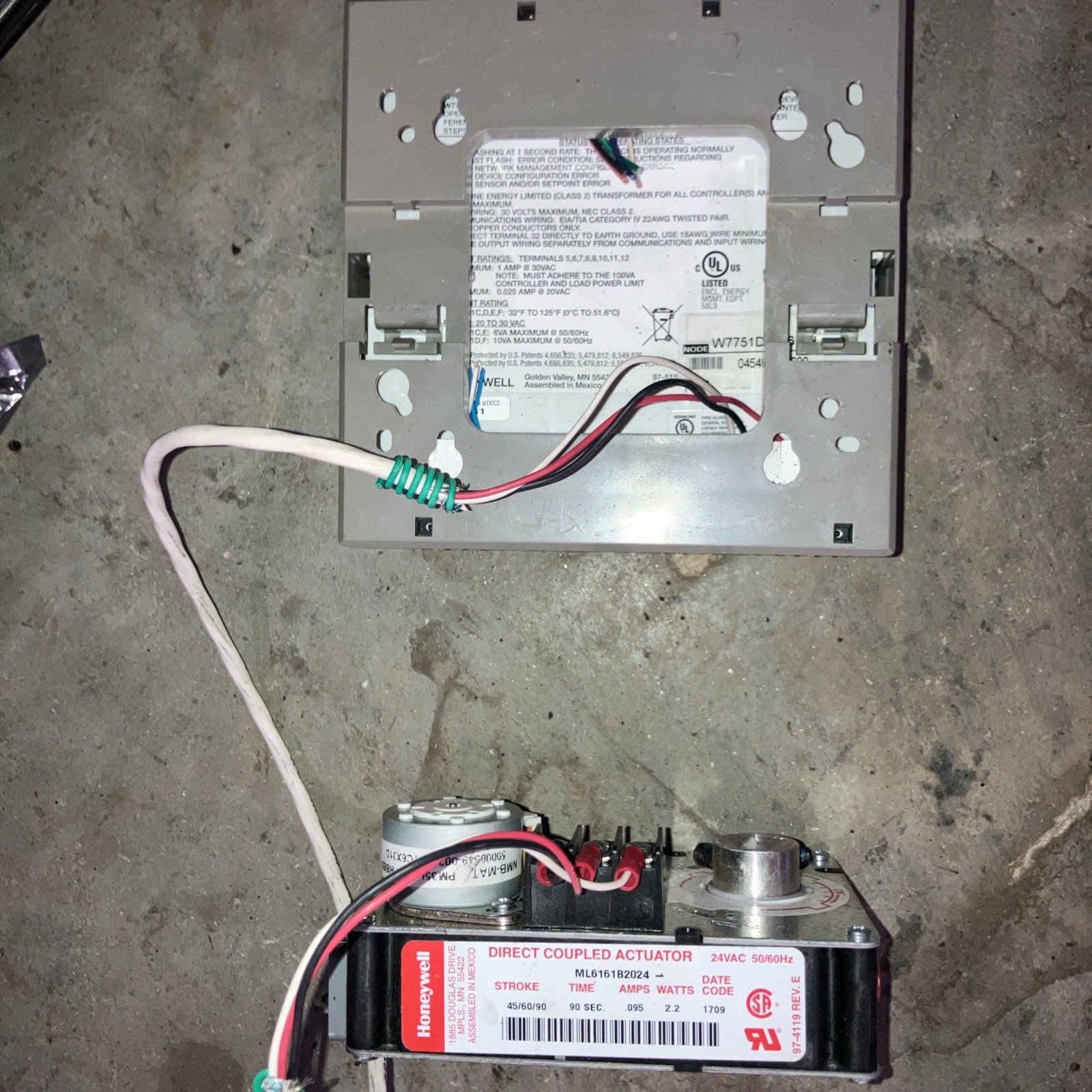 Honeywell w7751D 2016 VAV Controller And Direct Coupled Actuator ML6161B2024