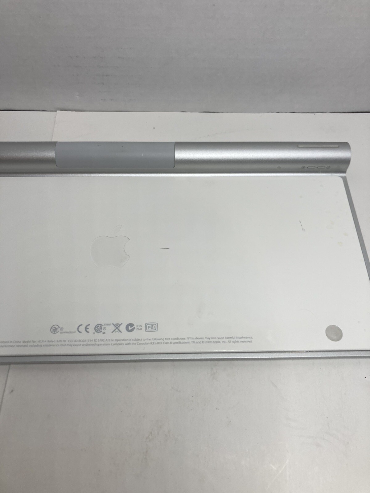 Apple Wireless Keyboard Bluetooth A1314 Battery Powered Good Condition