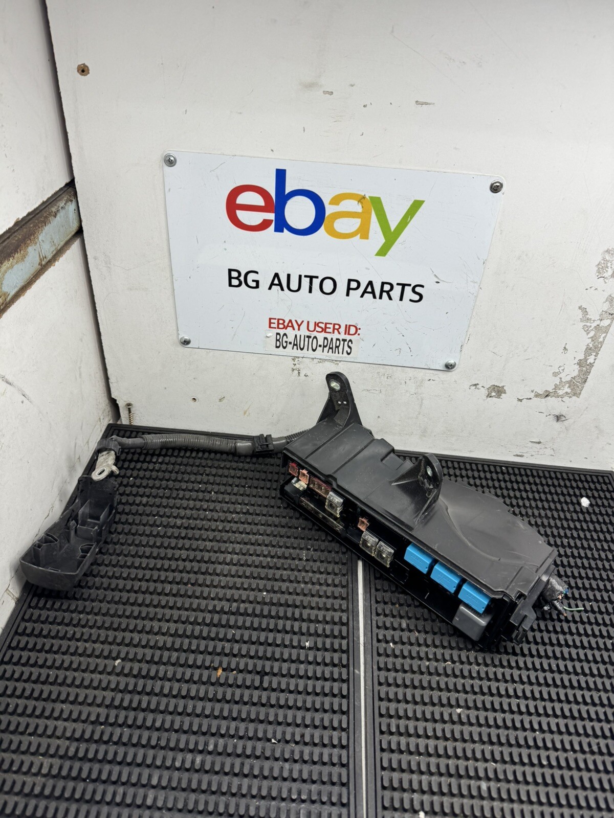 2016-2019 LEXUS IS300 GENUINE POSITIVE BATTERY FUSEBOX RELAY CONTROL MODULE OEM