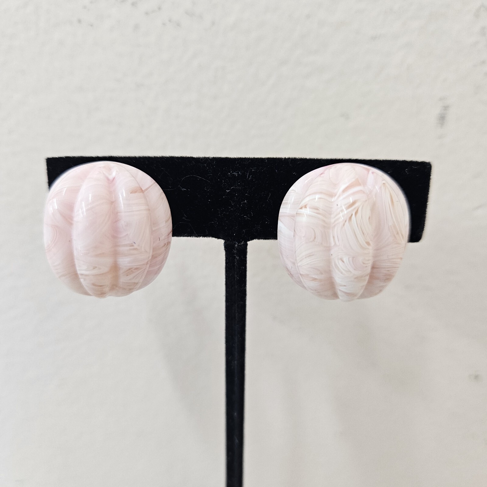 Beautiful Vintage Pink Marbled Plastic Clip On Earrings Fashion Jewelry