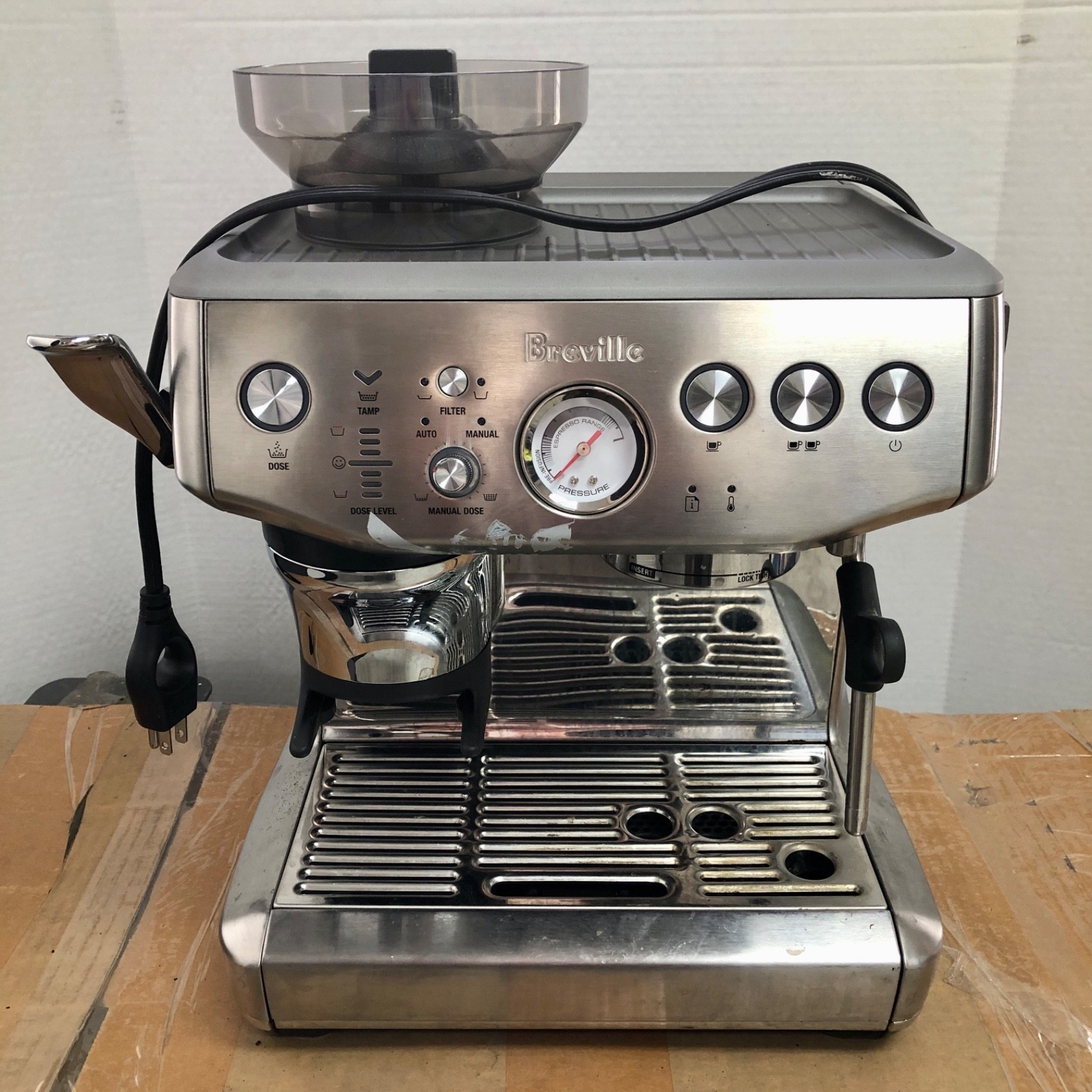 ISSUE Breville The Barista Express Impress Espresso Machine BES876BSS