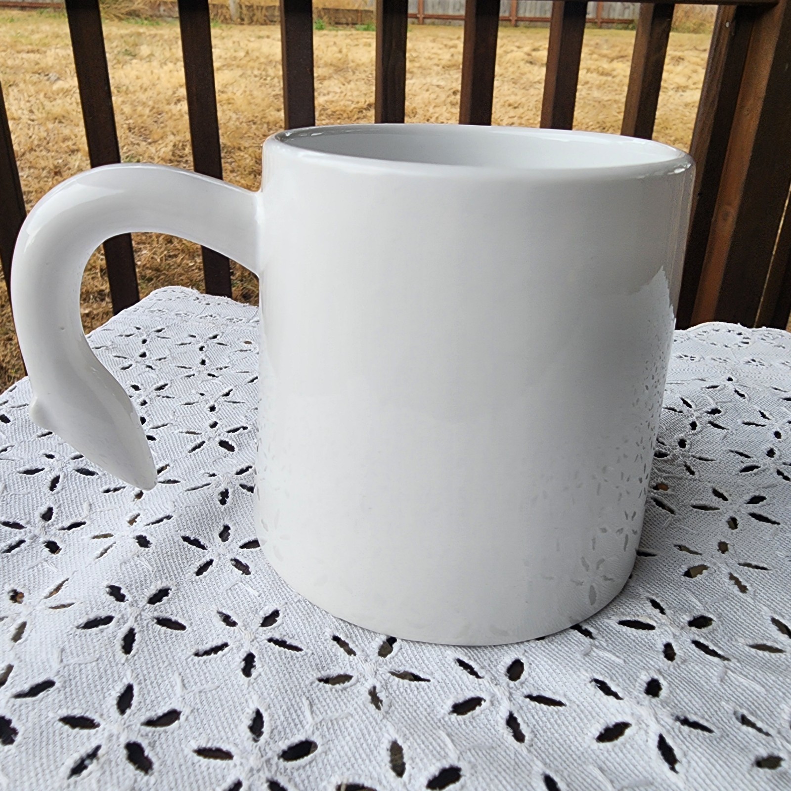 Giraffe Handle Mug 14 Oz. White And Gold