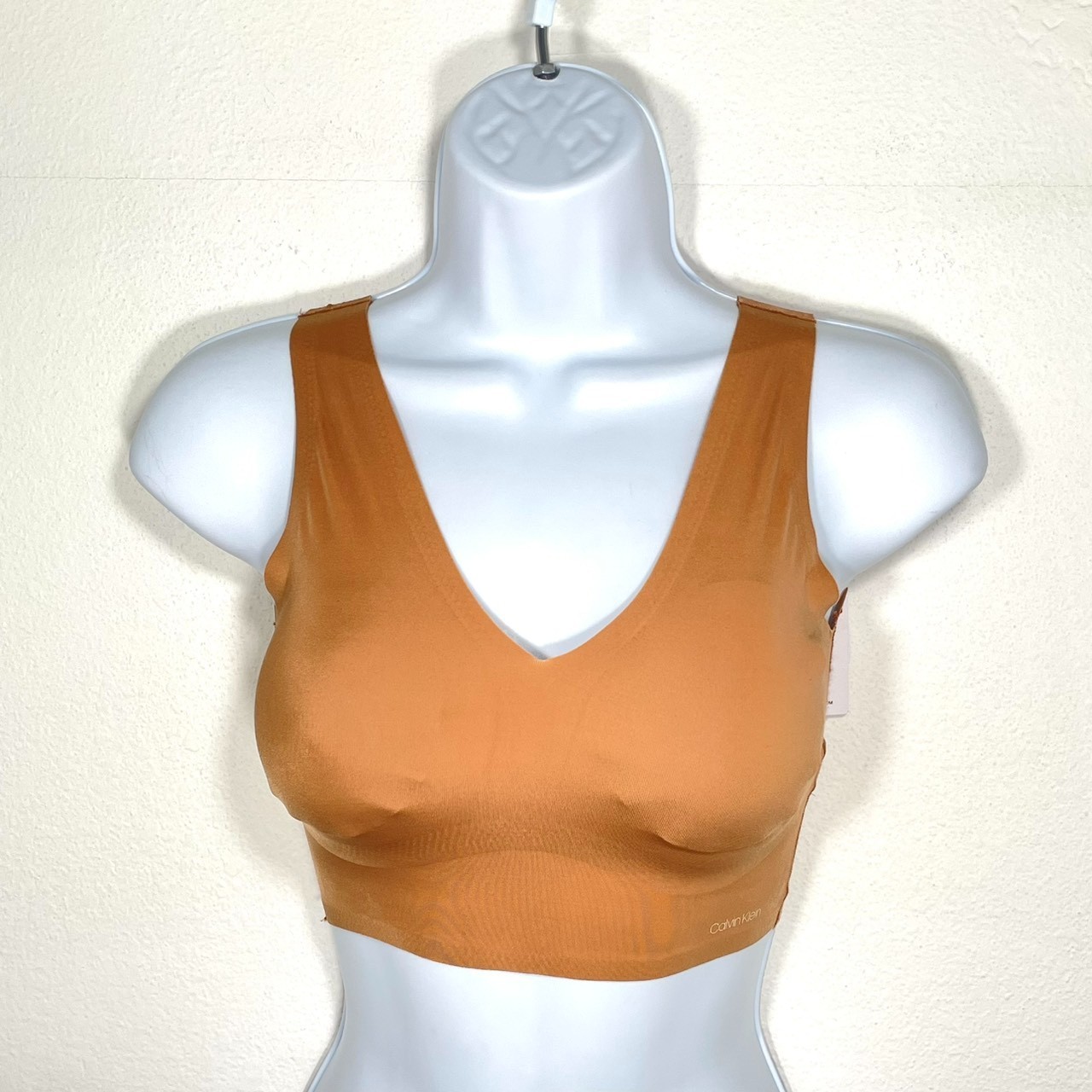 NWT Calvin Klein Women's XS Invisibles Comfort V-Neck Comfort Bralette QF4708