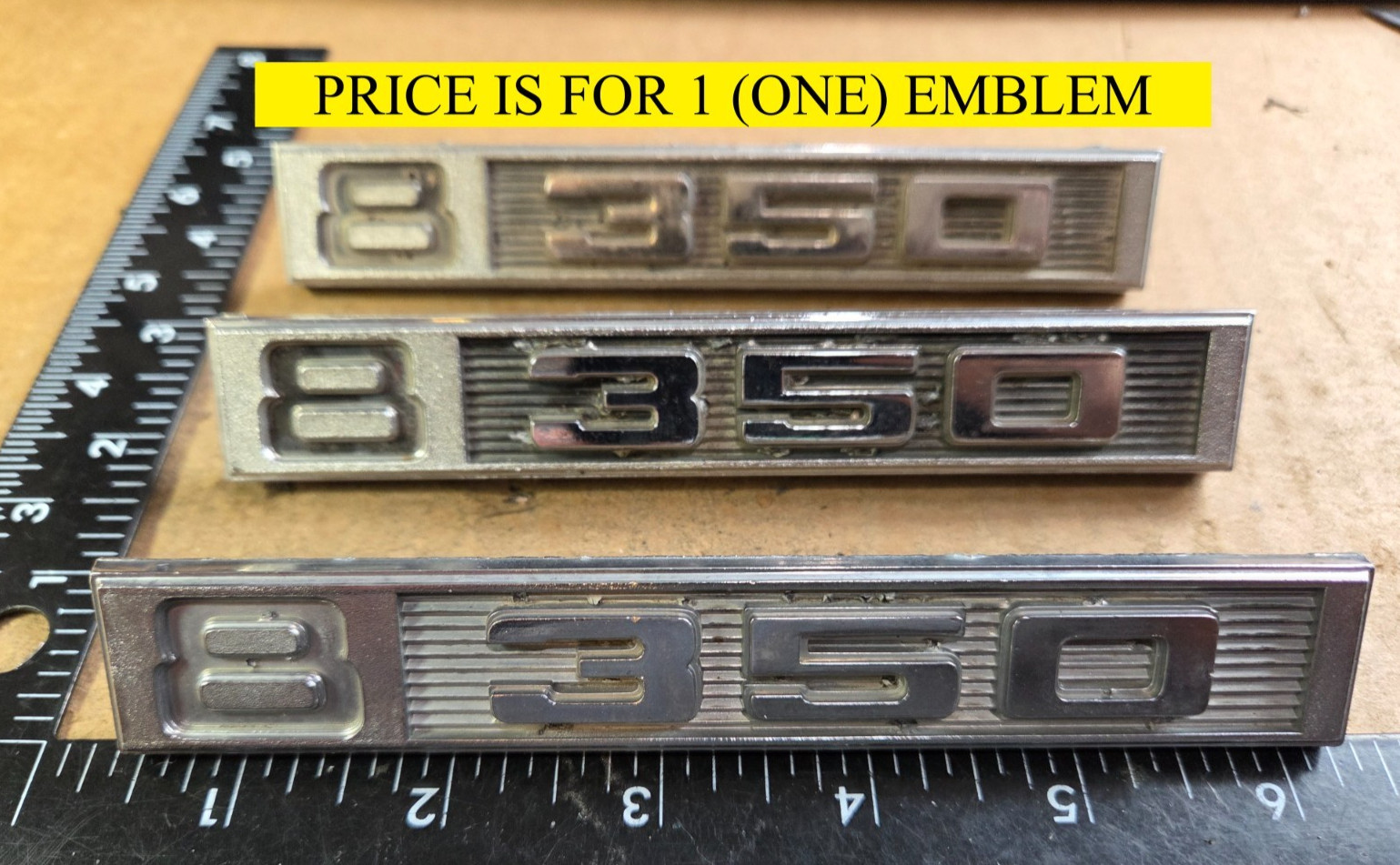 (1) CHEVY TRUCK 8-350 CIRCA '70 FENDER EMBLEM 3950928  {6076}