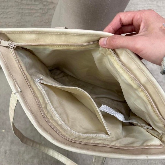 SCAR STITCH CREAM PURSE