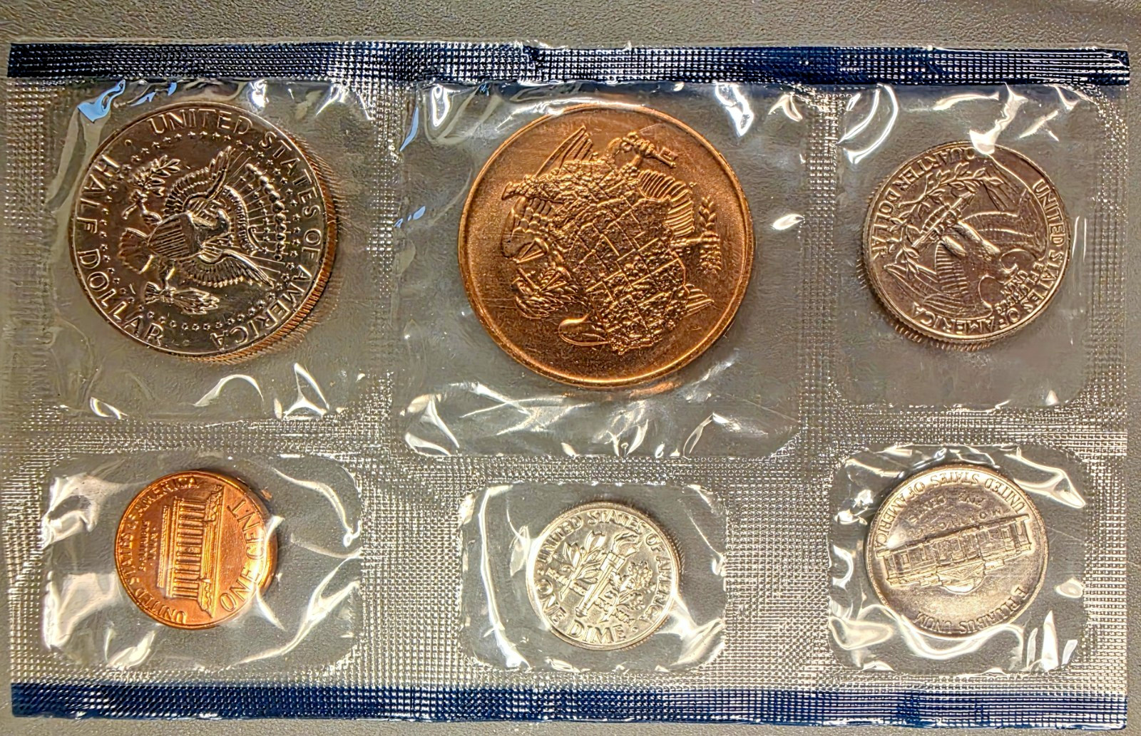 1983-P Official US Mint Souvenir Set as pictured. See description!