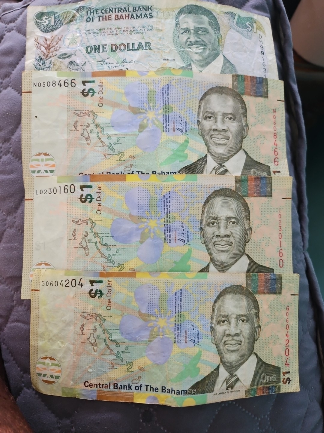 (4) Bahamas 1 Dollar Circulated Banknotes.