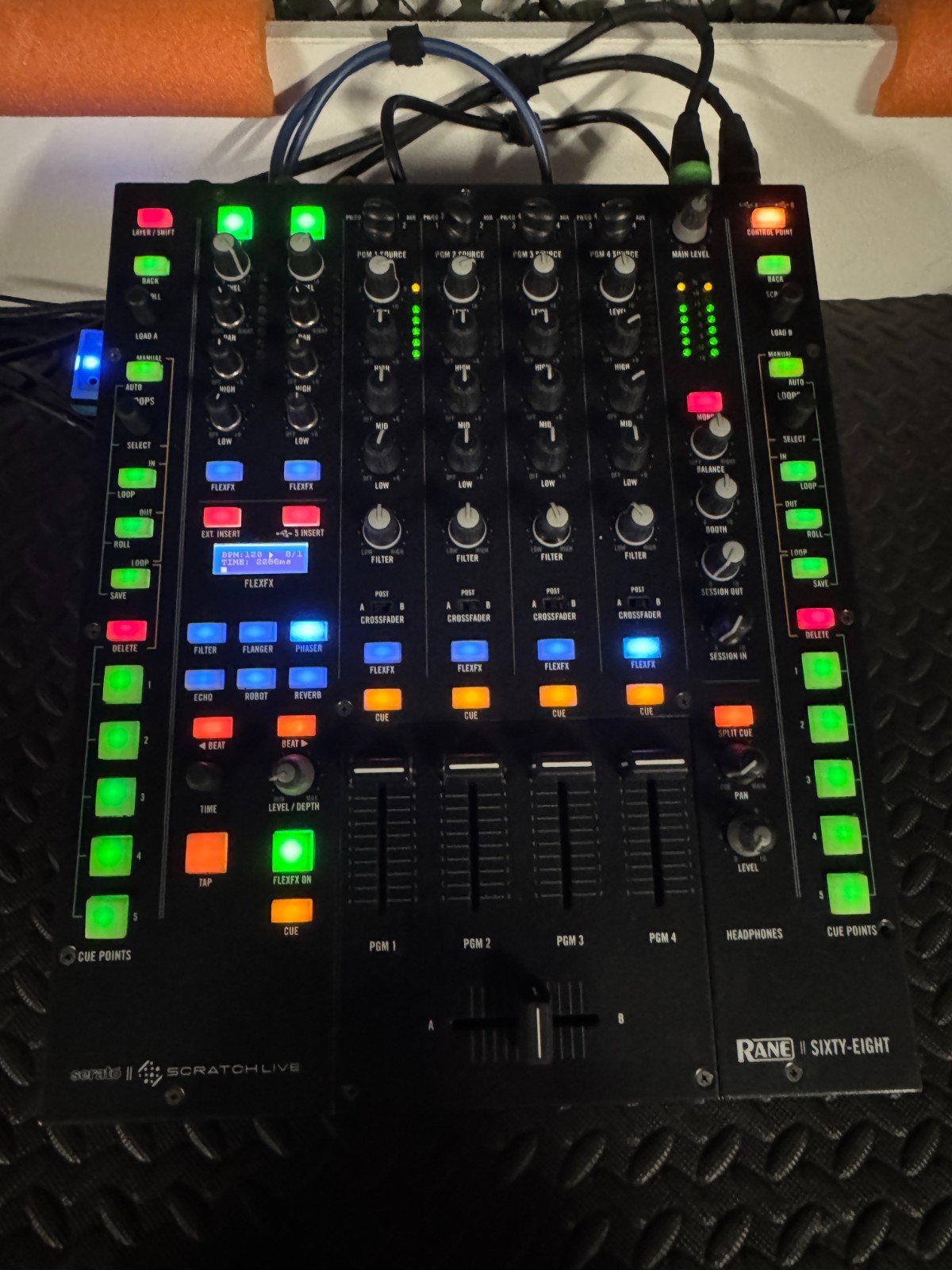 RANE 68 Dj MIXER 2x CHANNEL EXCELLENT / SUPER CLEAN  SERATO Performance DJ Mixer