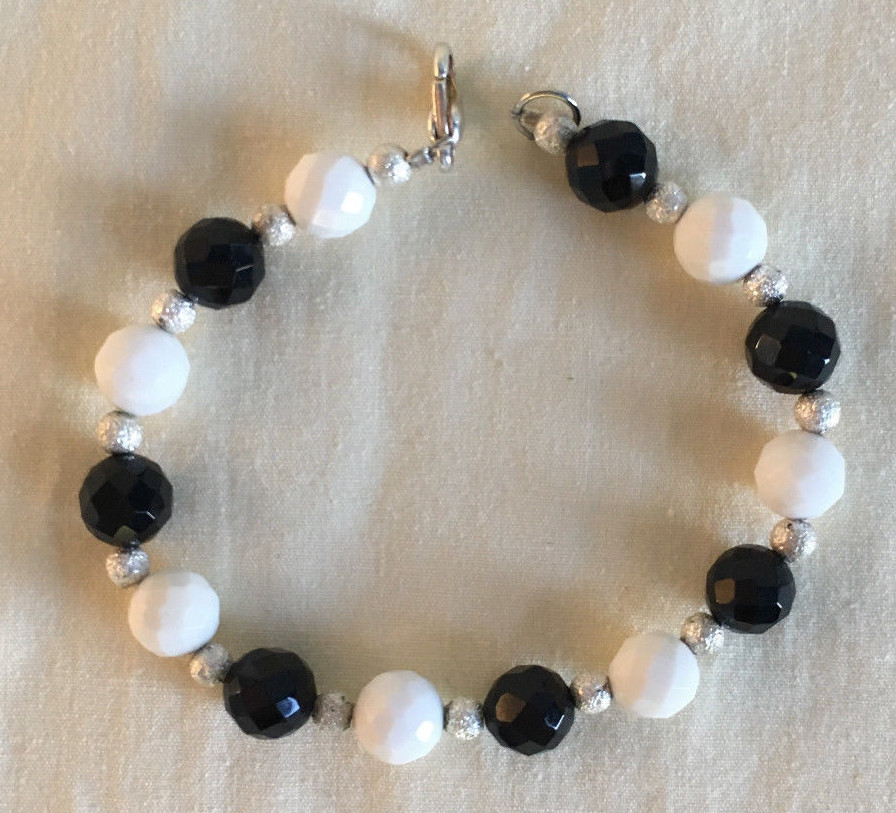 8mm Faceted Round Black White Agate Bead Bracelet 4mm Silver Plated Spacers 7 In