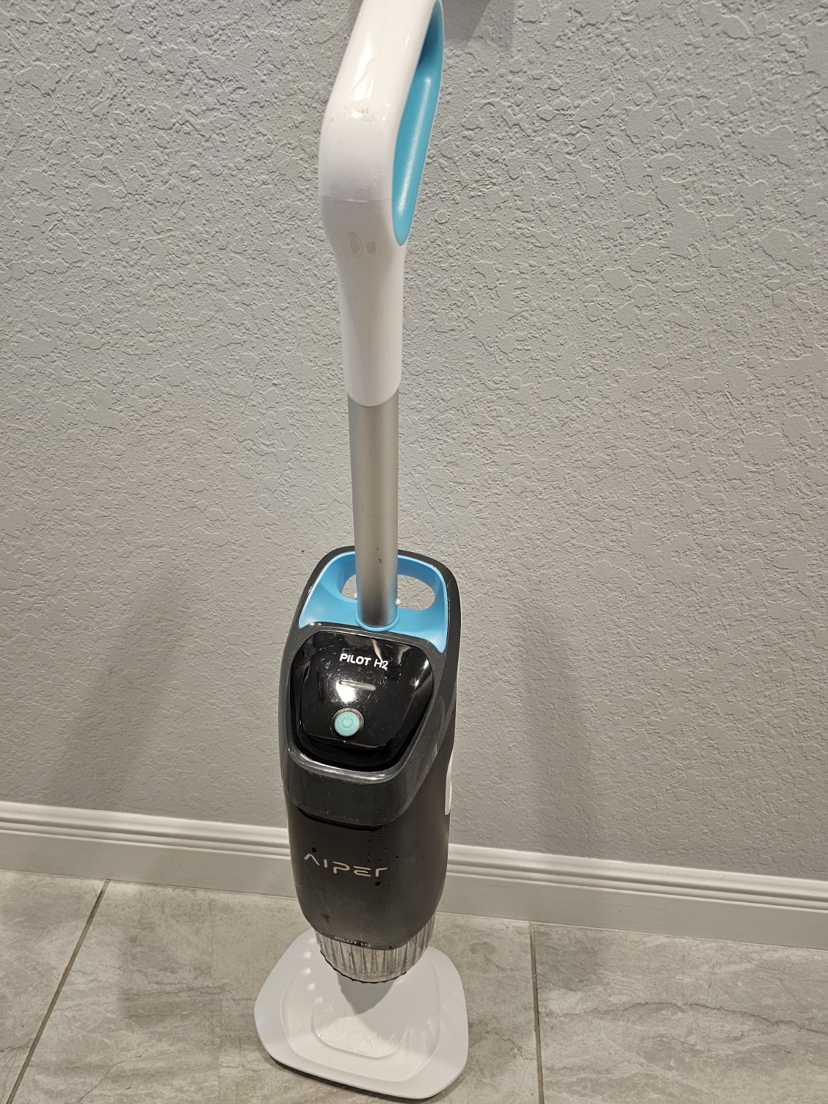 Aiper Pilot H2 Handheld Pool VACUUMnormally. (Used, Works Well)
