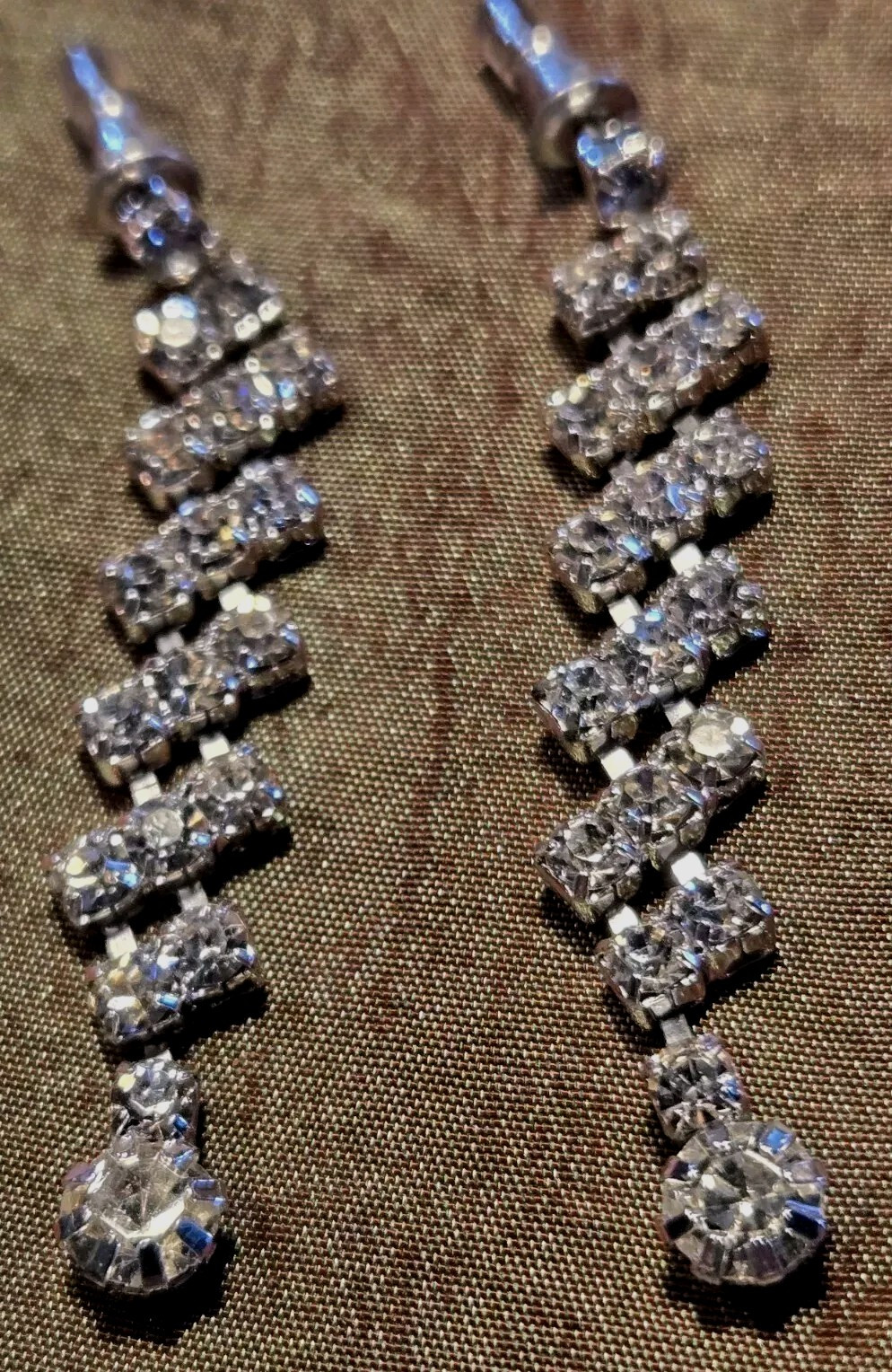 Beautiful Icy Rhinestone Dangling Chandelier Pierced Earrings Prom Wedding 2"
