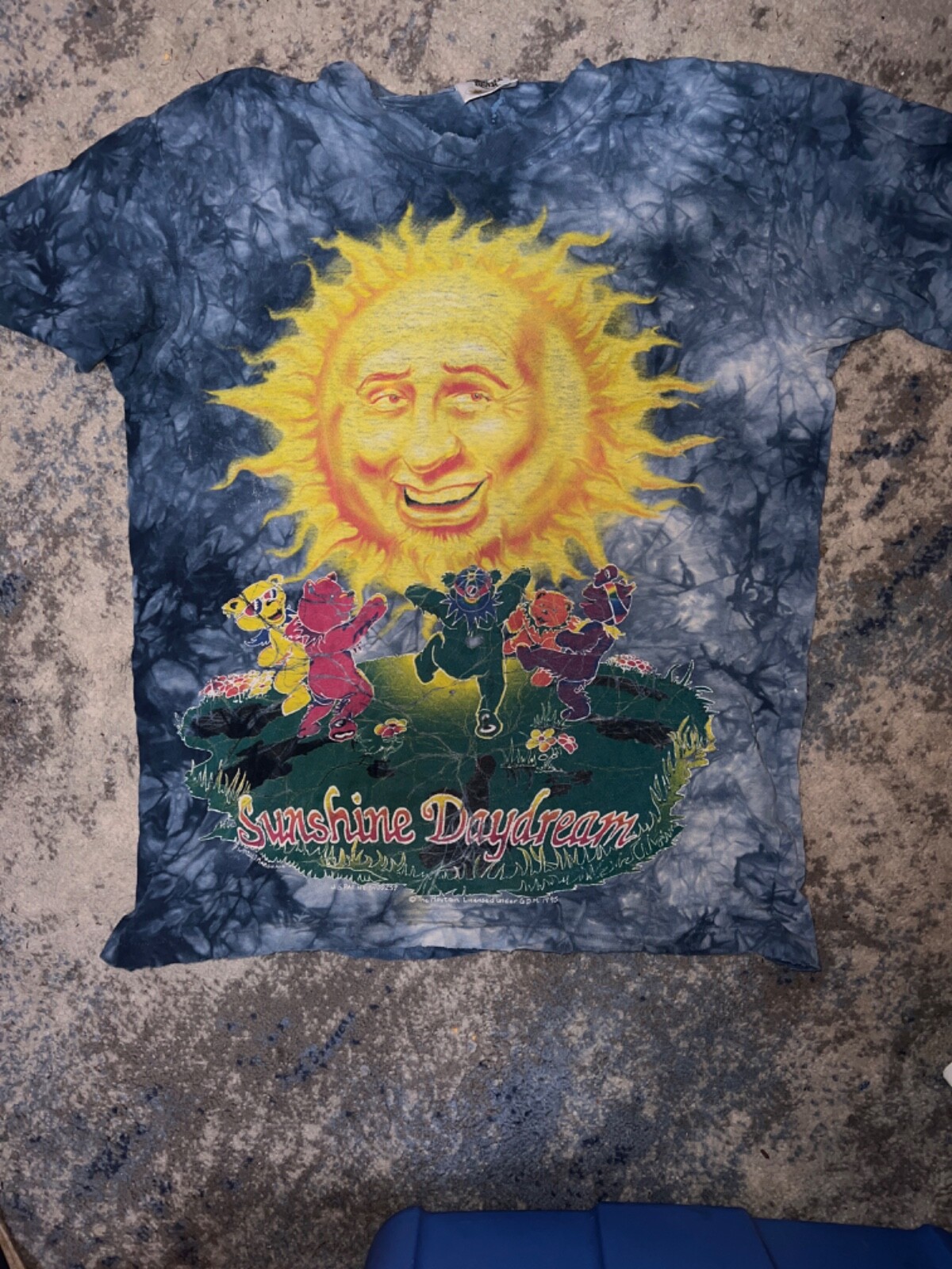 vintage 1995 grateful dead shirt, is pat # 5400257, size large, blue and white