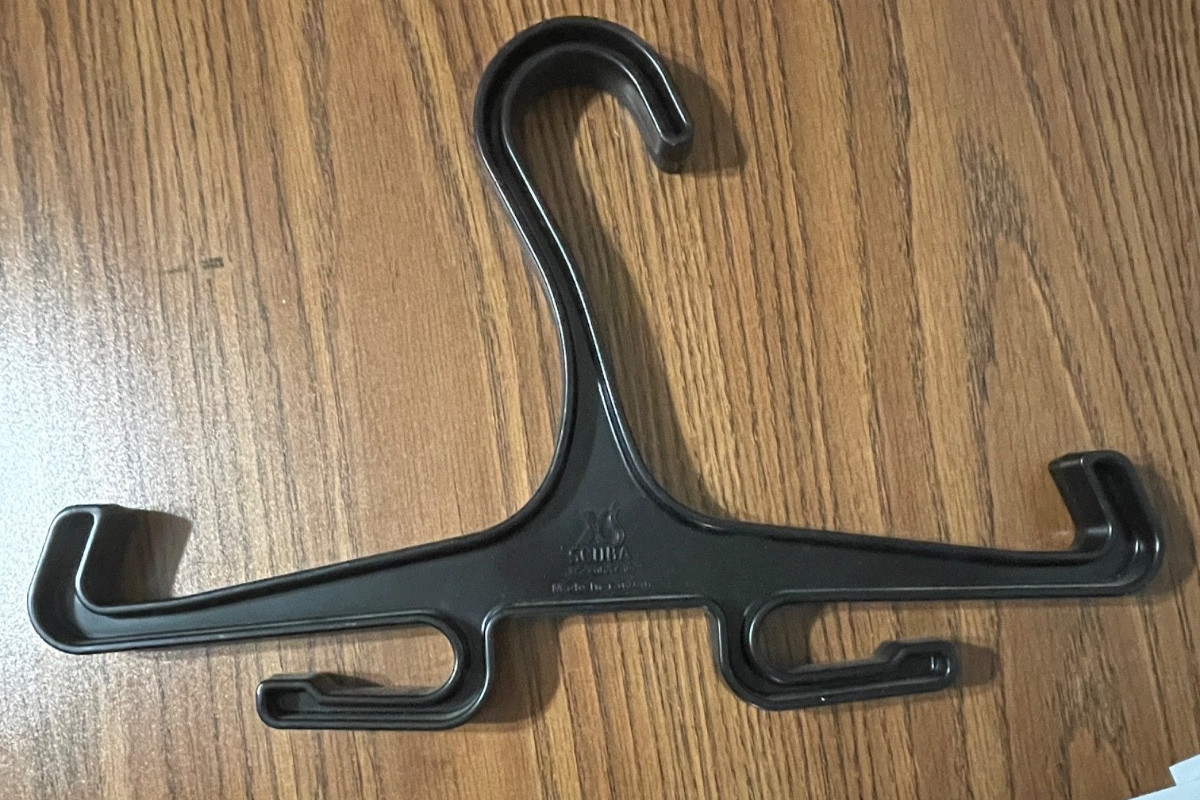 BUOYANCY COMPENSATOR AND EQUIPMENT HANGER HEAVY DUTY BLACK
