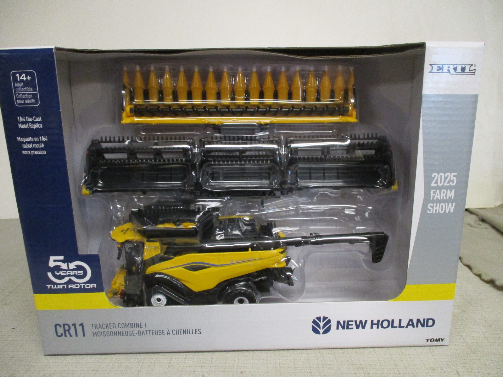 Ertl New Holland CR11 Toy Combine with Both Heads 2025 Farm Show 1/64 Scale, NIB