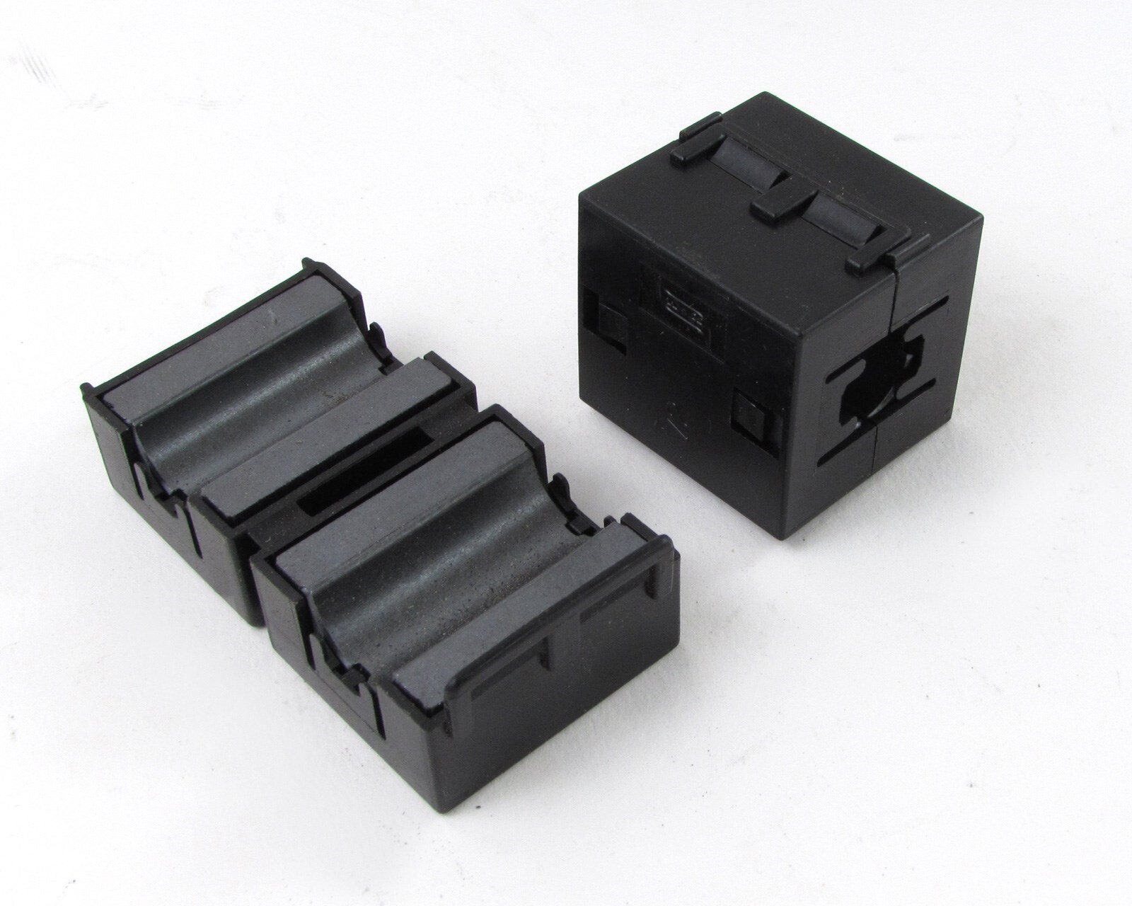 Lot of (2) Fair-Rite 0443164151 Square Ferrite Cable Clamp Filters 1/2" Dia.