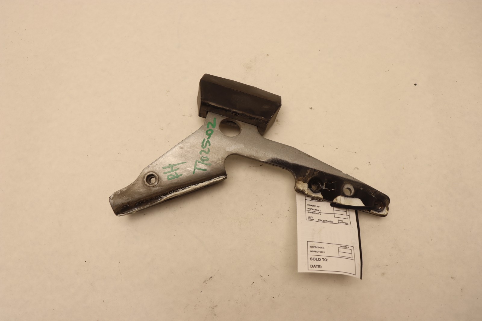 2018-2024 PETERBILT 579 RIGHT PASSENGER SIDE HOOD BRACKET SUPPORT L85-6078R OEM