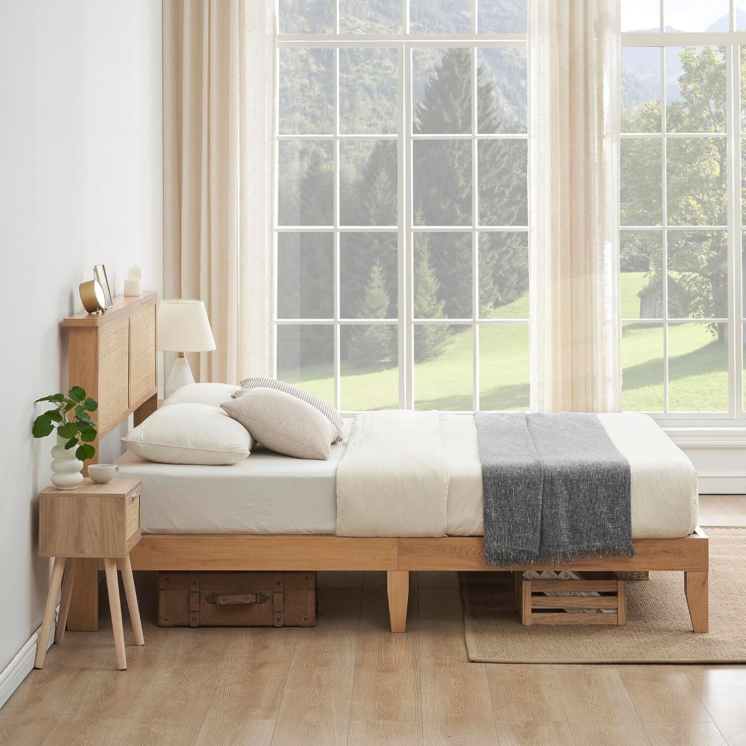 Queen Size Bed Frme W/Rttn Hedbord nd LED Lights Rttn Bed Frme Woode