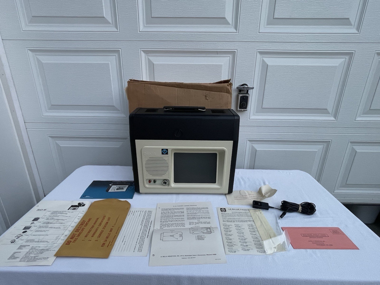 La Belle Projector Duo 16 Film Strip Projector W/Manuals/Remote In Original Box