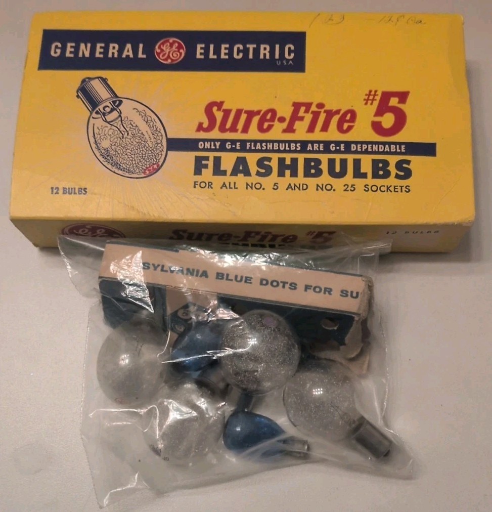 General Electric GE Sure-Fire #5 Flashbulbs, Partial Box w/Few Extra Loose Bulbs