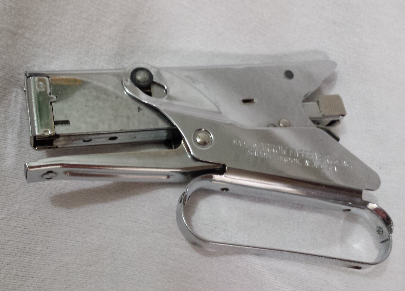 Arrow Heavy Duty Staple Gun Made In USA P-22 Office Stapler 1/4" 5/16" Staples