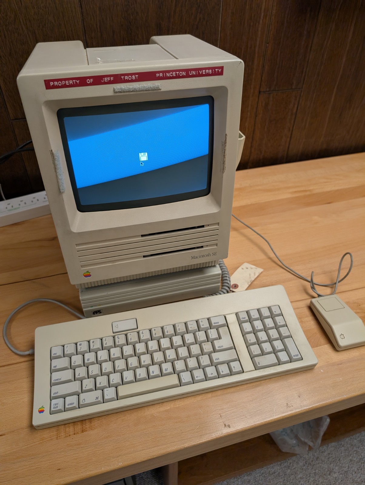 Apple Macintosh SE M5010 Vintage Computer with Keyboard/Mouse untestedREAD DESC