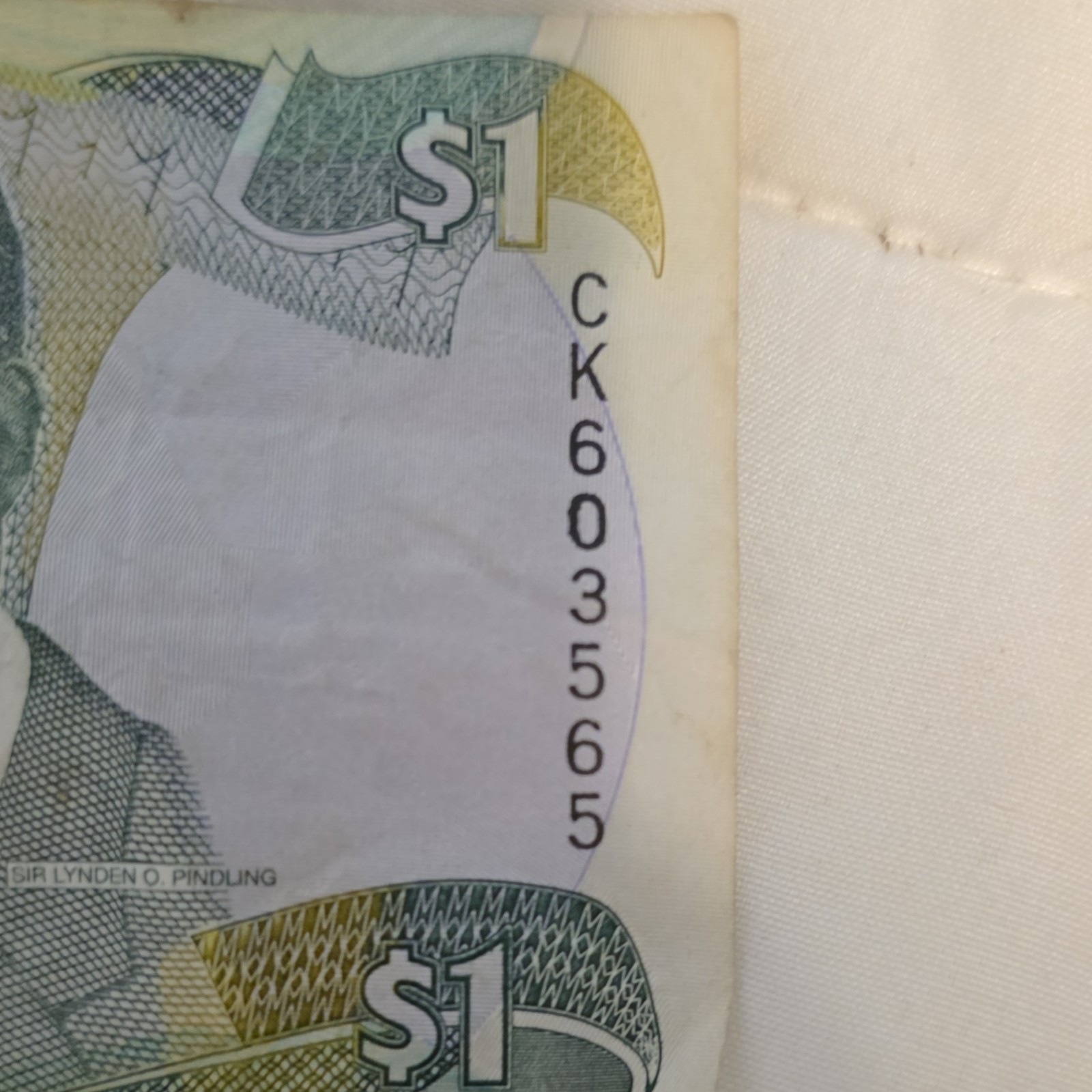 Bahamas $1 Banknote 2001 Series CK603565