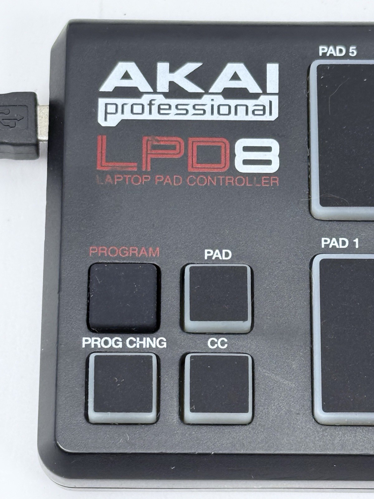 AKAI Professional LPD8 Portable USB Midi Laptop Pad Controller | A2