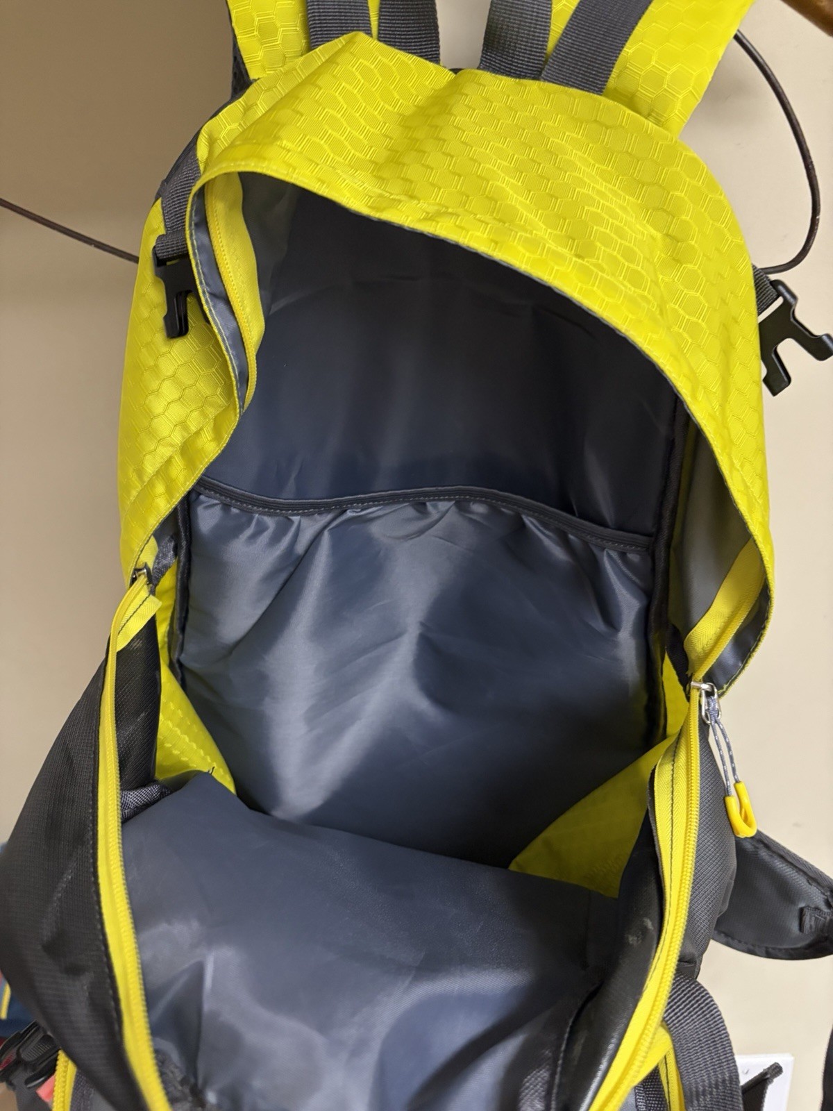 NWOT Bug Juice Backpack Yellow Gray Hiking Adjustable Straps Multiple Pockets