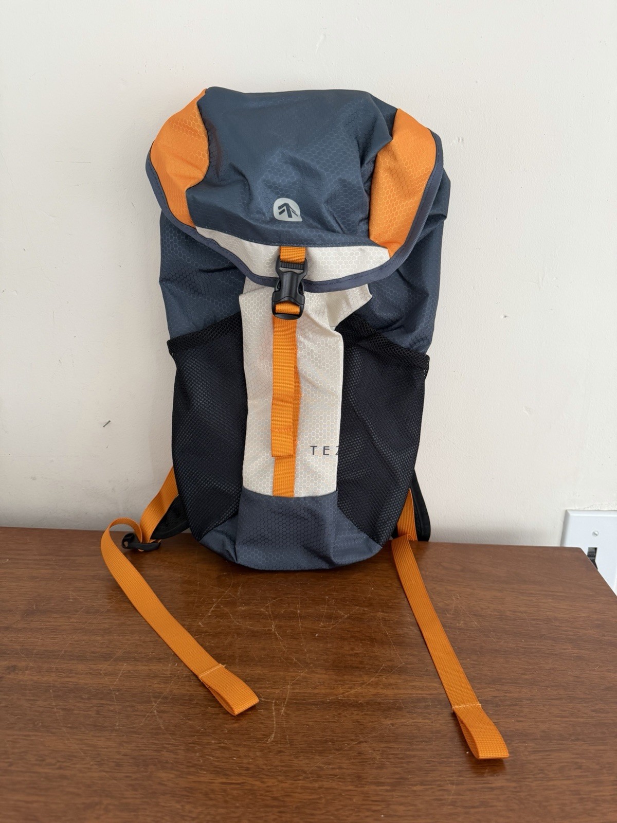 Tezos Juniper Daypack, Lightweight Hiking Backpack 16L