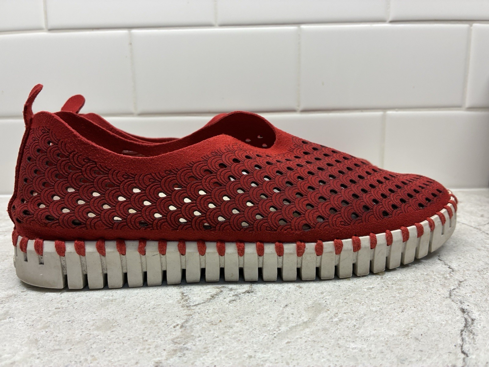 Ilse Jacobsen RED Tulip 37 US 6.5-7