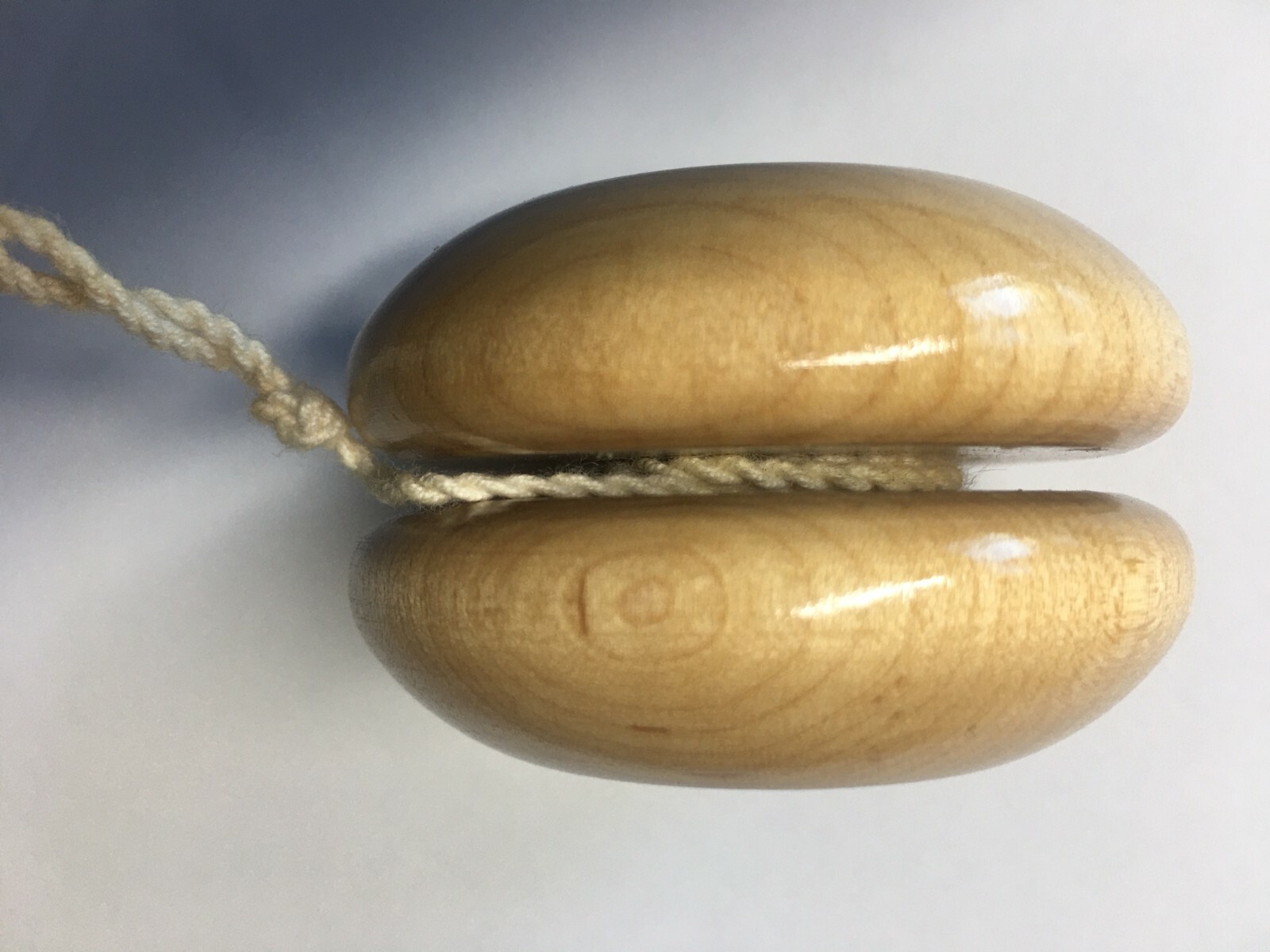 Tom Kuhn No Jive MAPLE LEAF YO-YO -The "Stradivarius Yo Yo" -