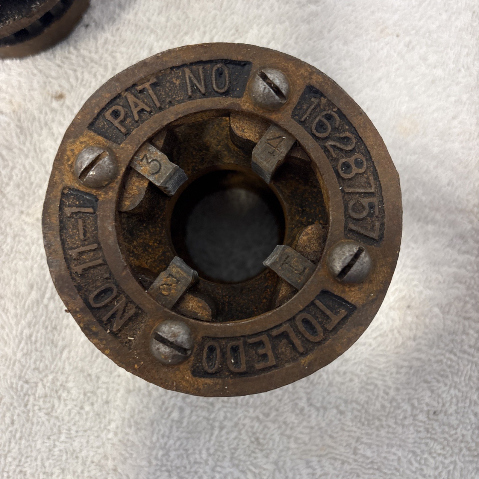 Toledo # 11 Ratcheting Pipe Threader with Handle and 5 Die Left Hand Thread