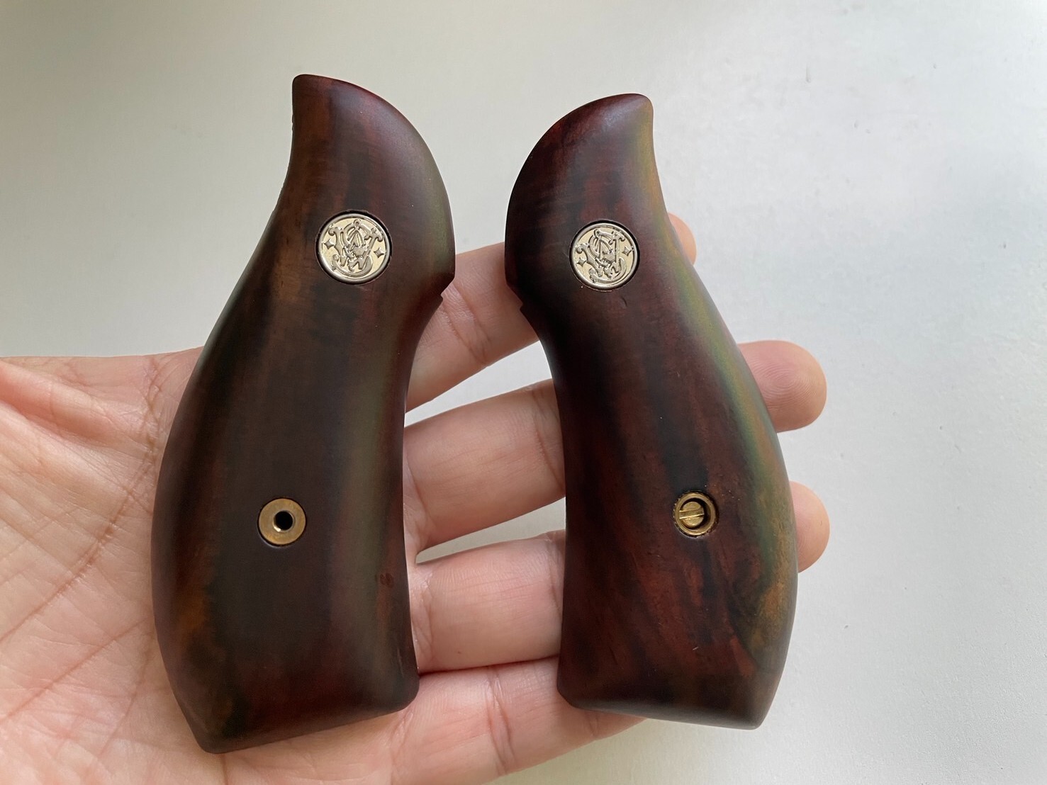 Classic Panel Hard wood Grips for S&W, K/L ROUND BUTT 686 small grips all smooth