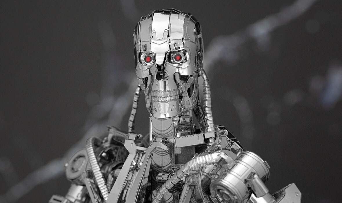 Fascinations Premium ICONX Terminator T-800 Endoskeleton Metal Earth Model Kit