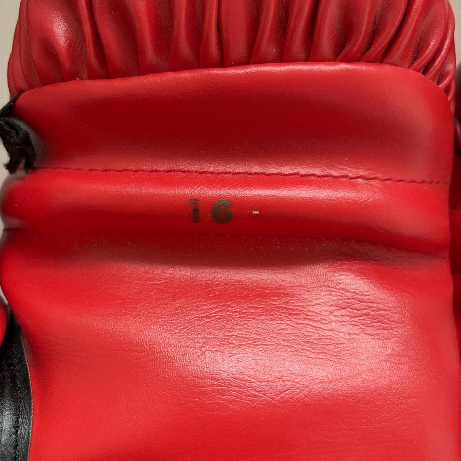 Everlast 16oz Laceless Boxing Gloves - Red