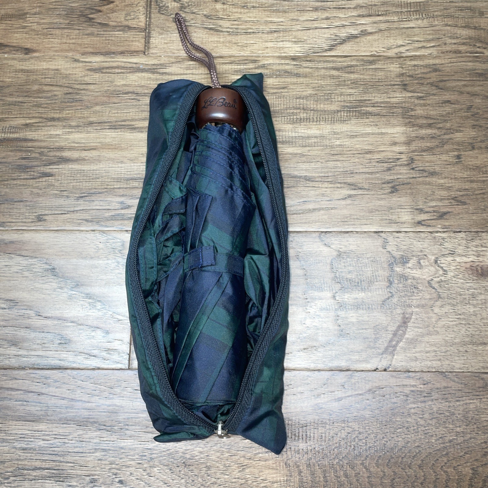 LL Bean Compact Umbrella with casing that turns into a Tote Bag Vintage JD AP