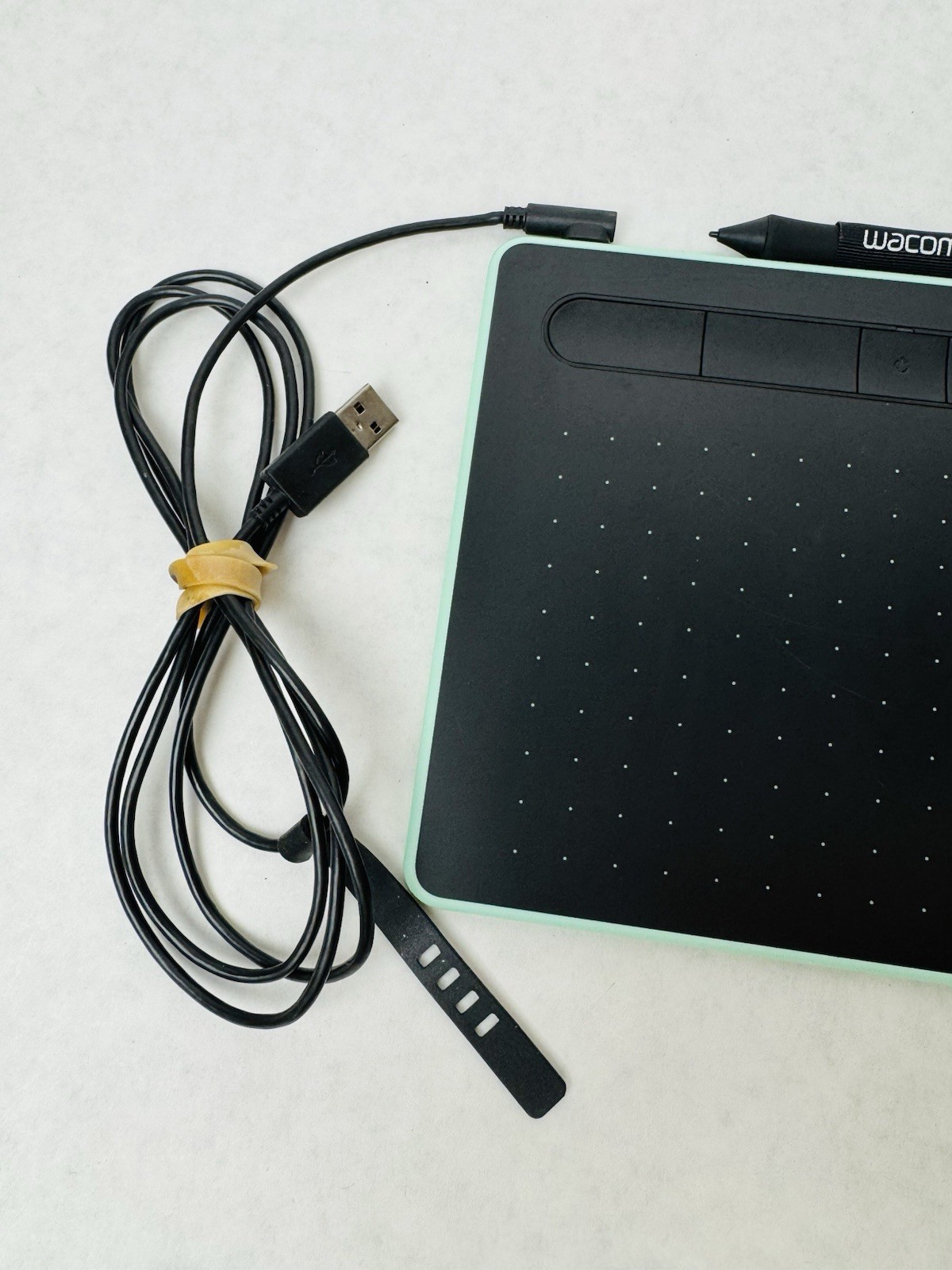 Wacom Intuos Wireless Graphic Tablet, Pistachio