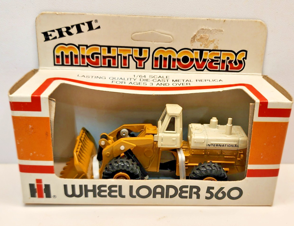 ERTL 1/64 Diecast Mighty Movers IH International 560 Wheel Loader #1850