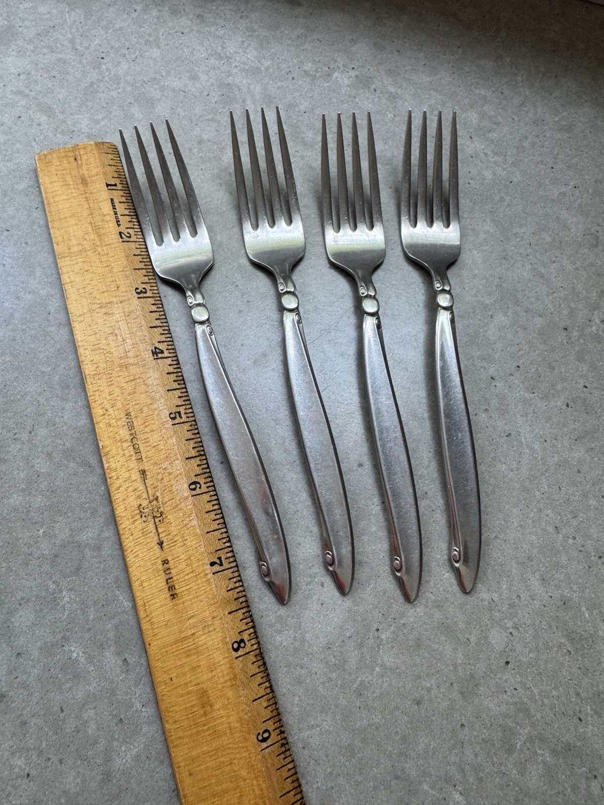 Oneida USA Rogers Flair Pattern Stainless Flatware Complete Service for 4 20 Pcs