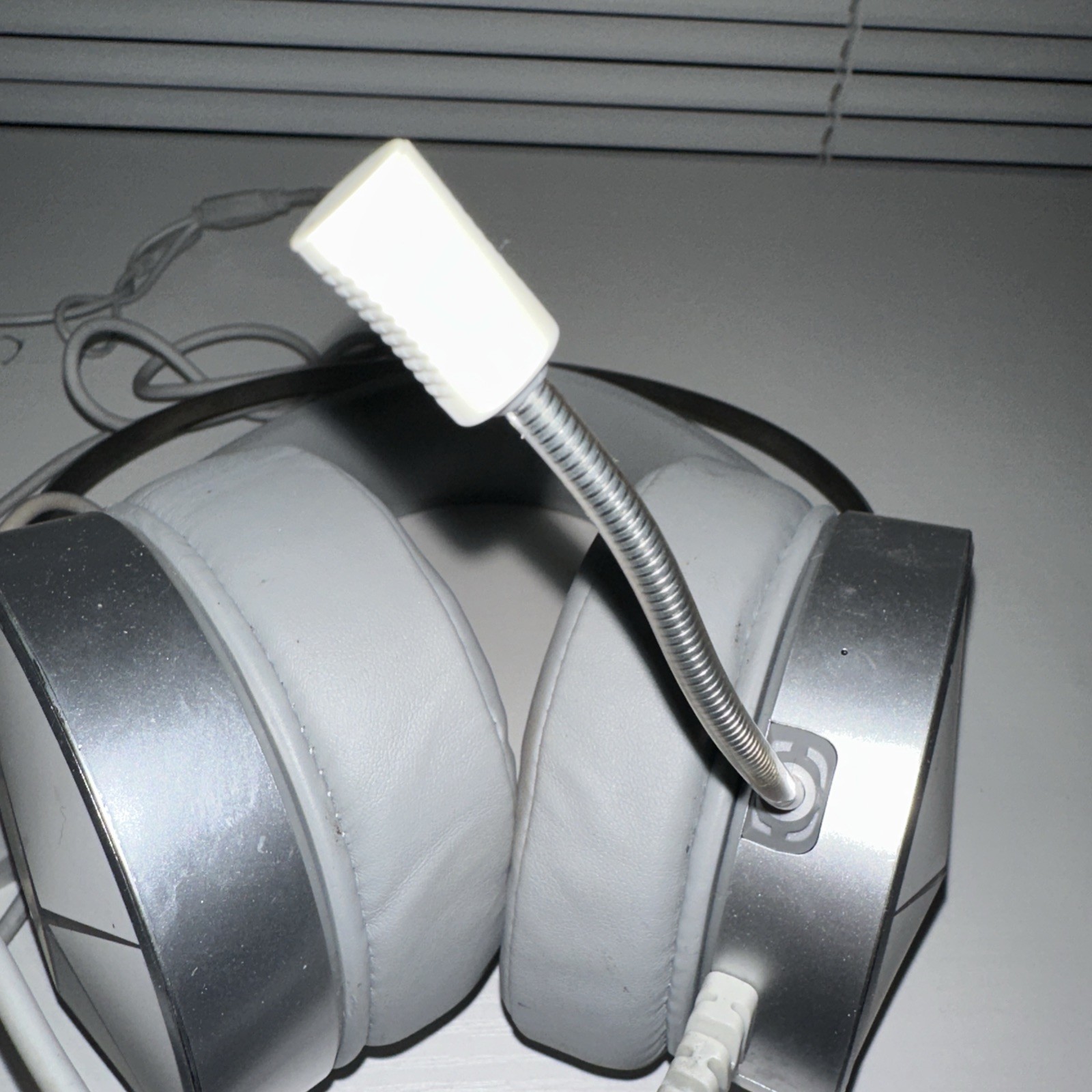 #Z10- PeohZarr Diamond Series White Gaming Headset Untested