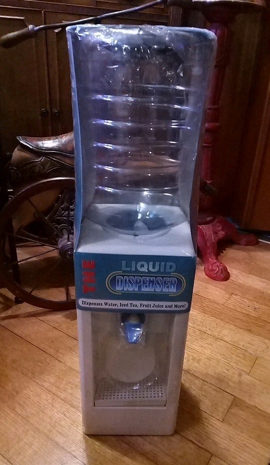 New Liquid Mini Drink Dispenser 64oz Water Tea Juice Game/Child's Room Etc
