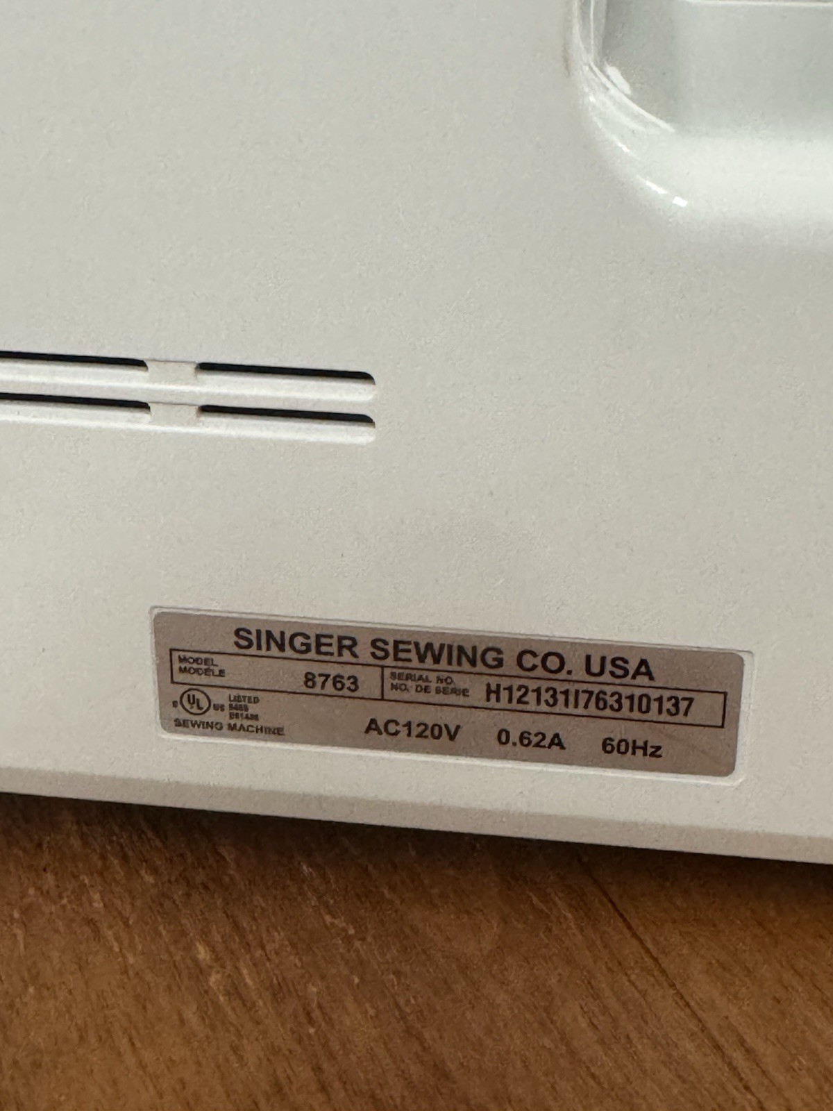 Singer Curvy Sewing Machine Model 8763 Excellent Condition