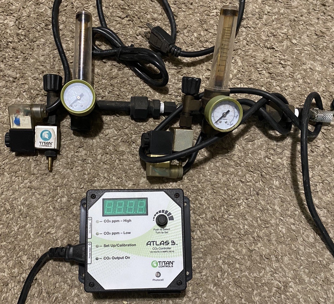 Titan Controls Atlas 3 CO2 Monitor Controller Hydroponic w/ 2 Regulators - WF1