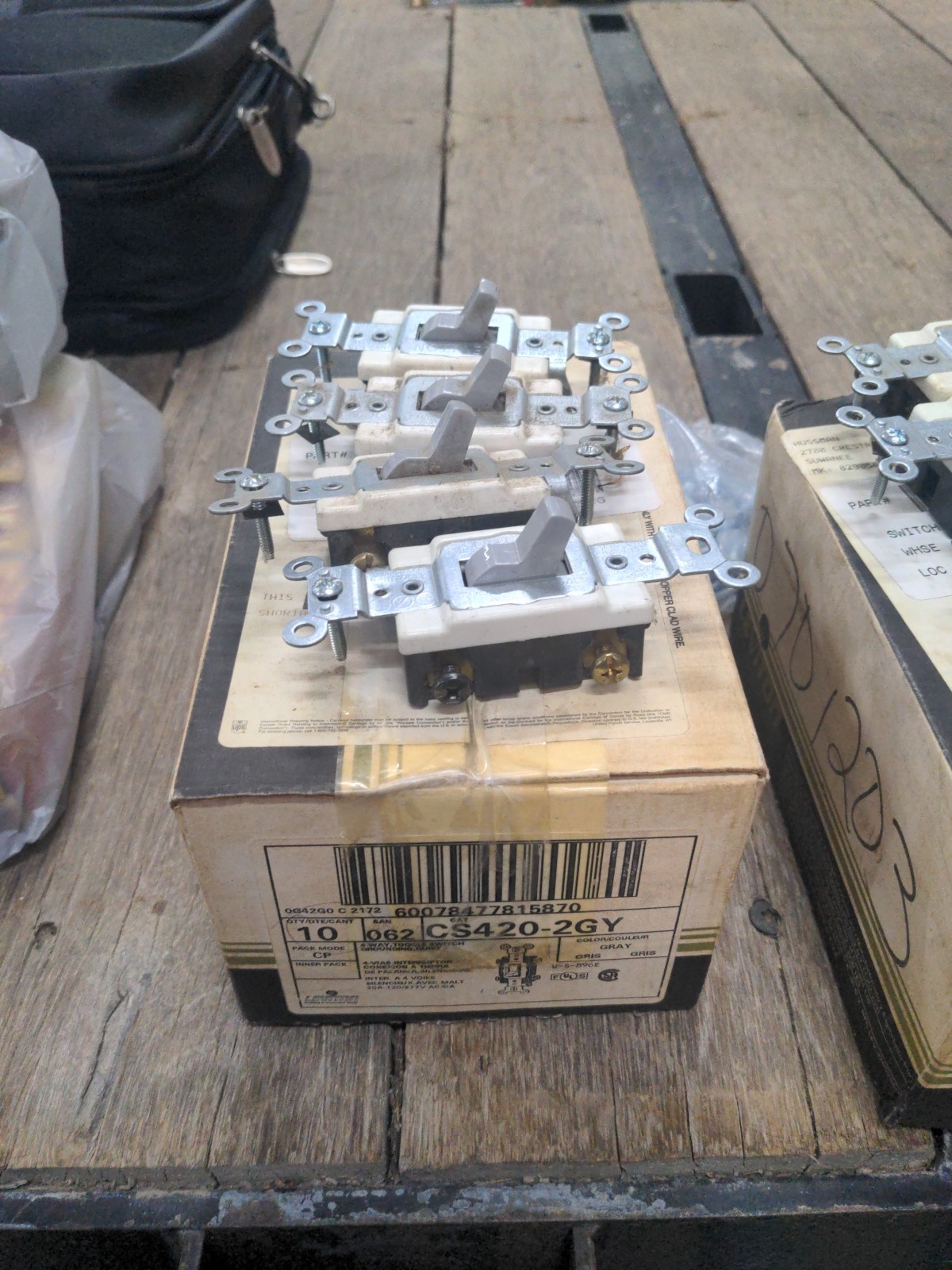 4-Way switch CS420-2GY Box of 10