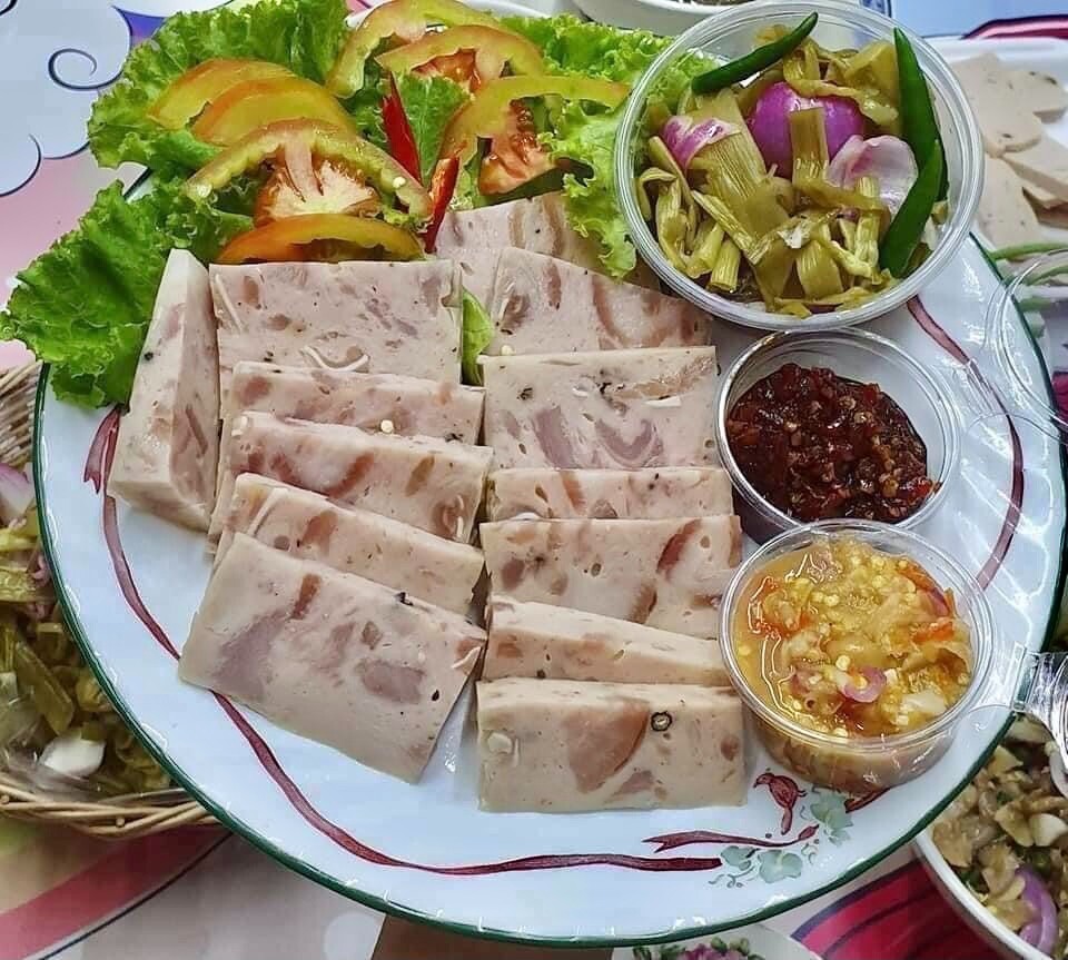 Cooked Pork Rolls (2 Cha Lua, 1 Gio Thu & 1 Cha Que) សាច់ប៉ាតេ