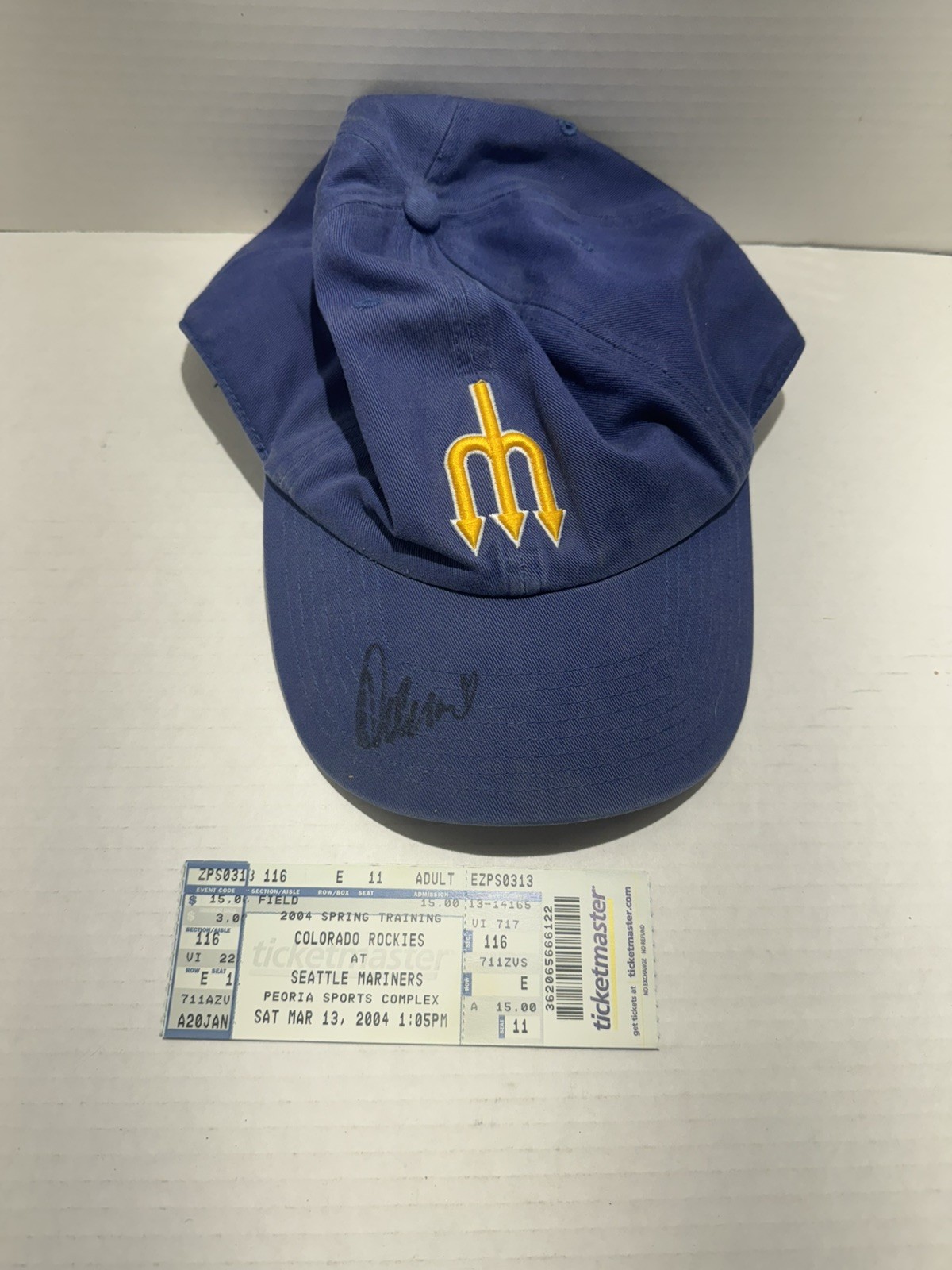 ICHIRO SUZUKI AUTOGRAPHED SEATTLE MARINERS HAT